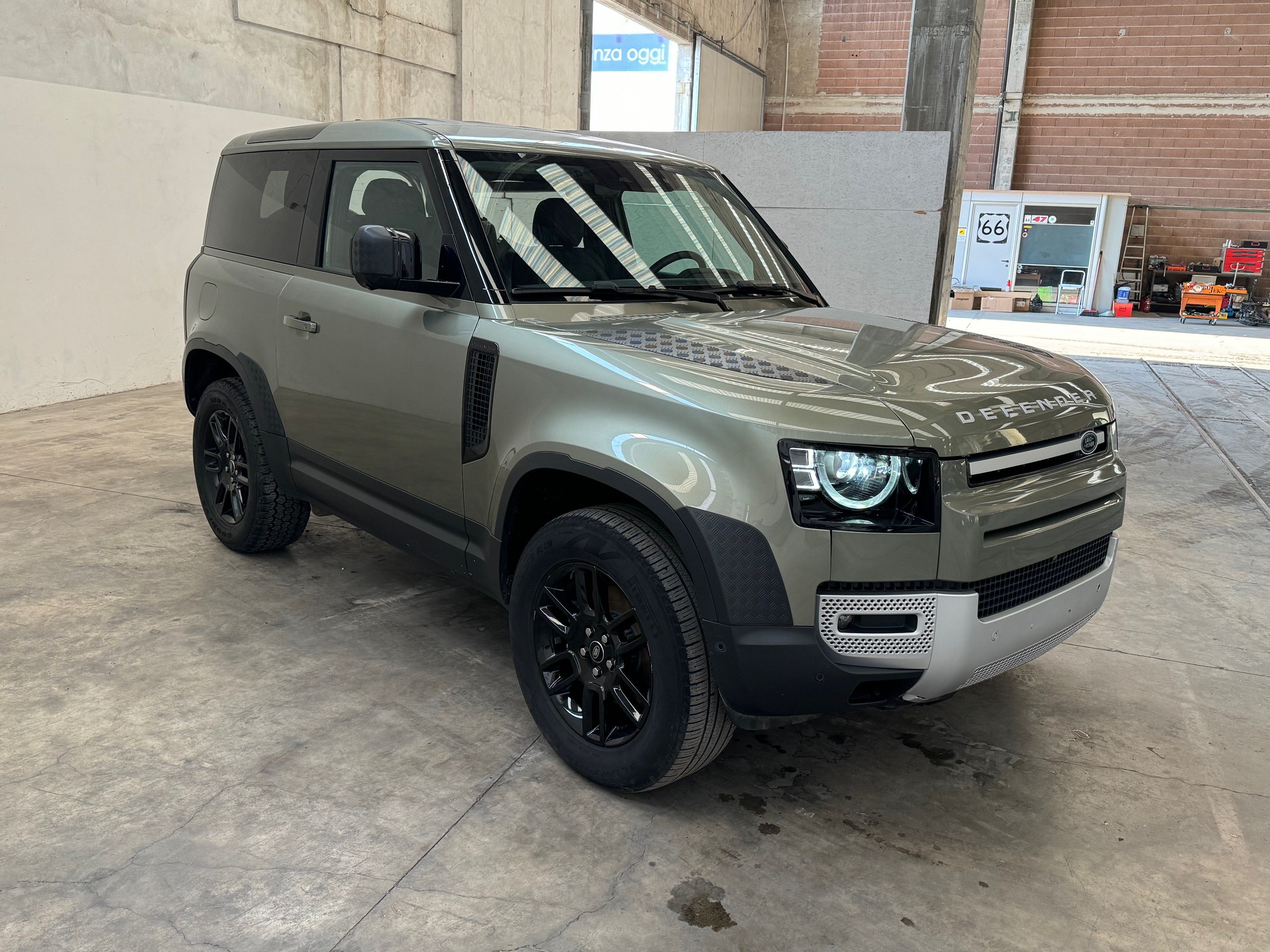 2023 Land Rover Defender 90 D200 X-Dynamic S
