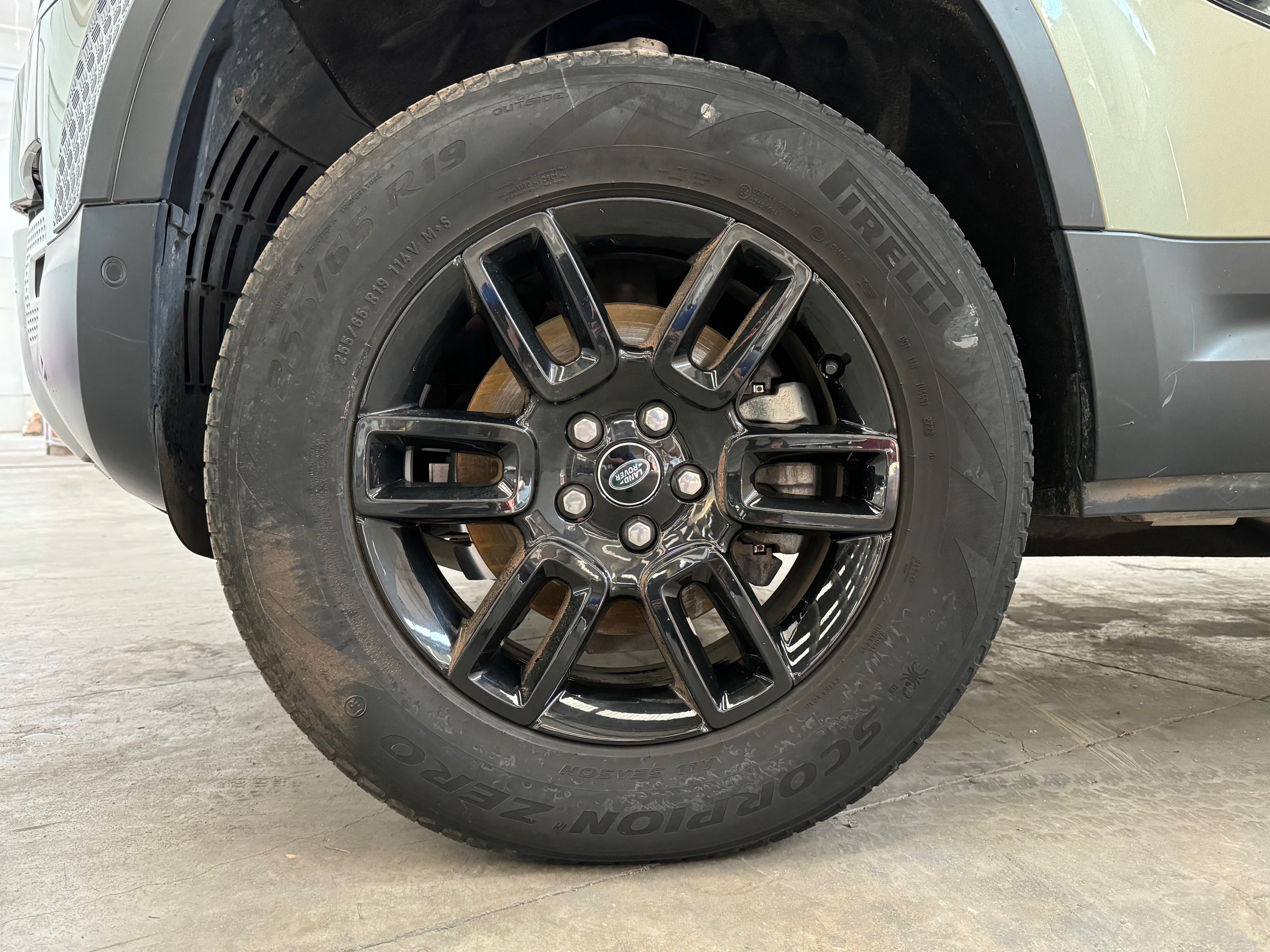 2023 Land Rover Defender 90 D200 X-Dynamic S