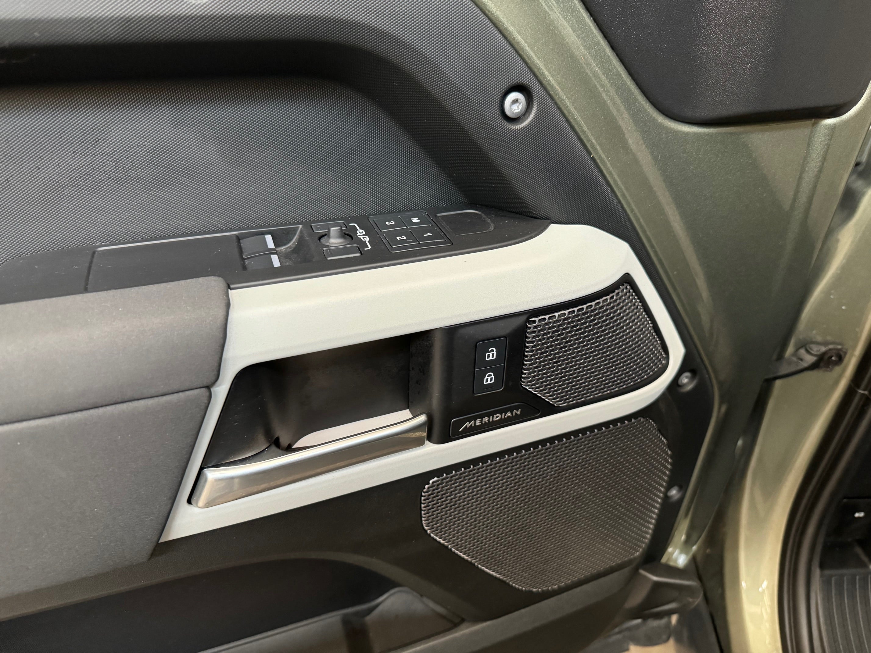 2023 Land Rover Defender 90 D200 X-Dynamic S