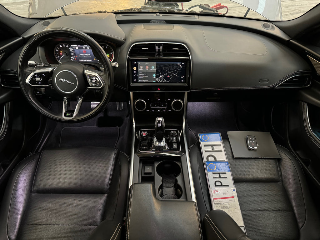 2023 Jaguar XE D200 Aut. R-Dynamic Black