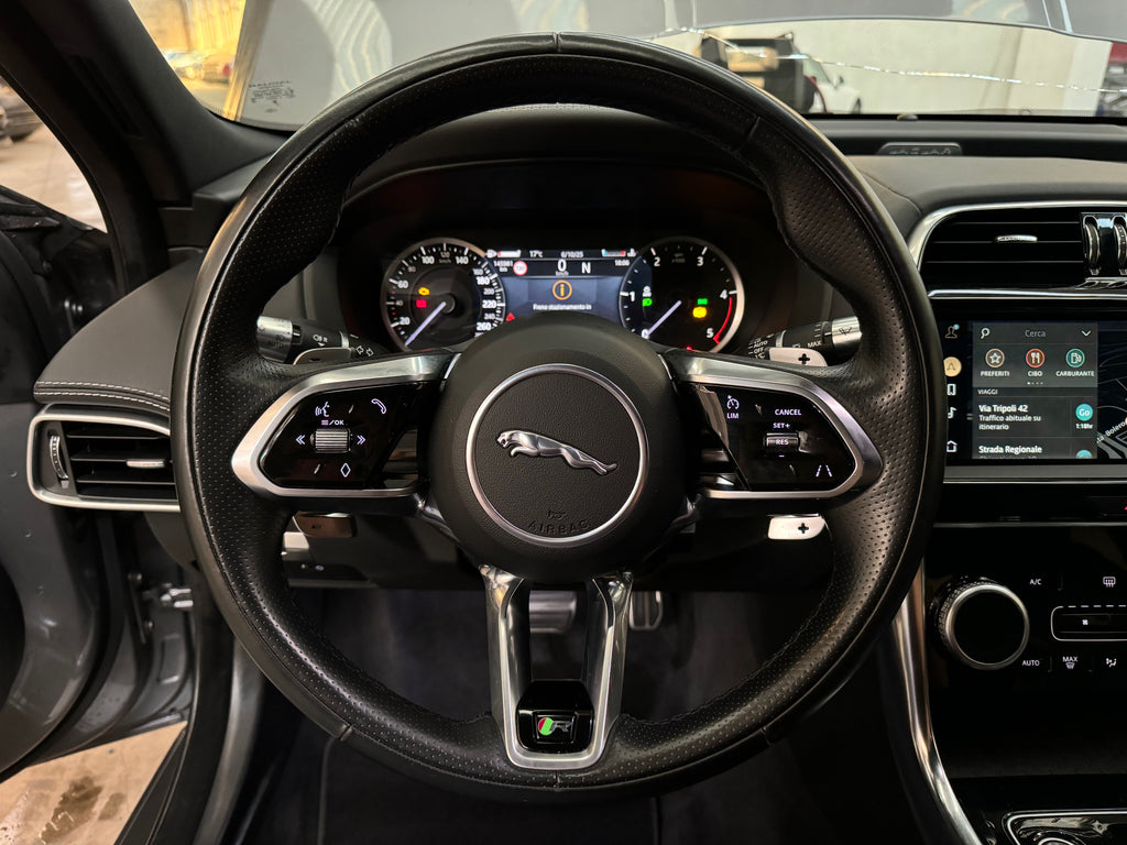 2023 Jaguar XE D200 Aut. R-Dynamic Black
