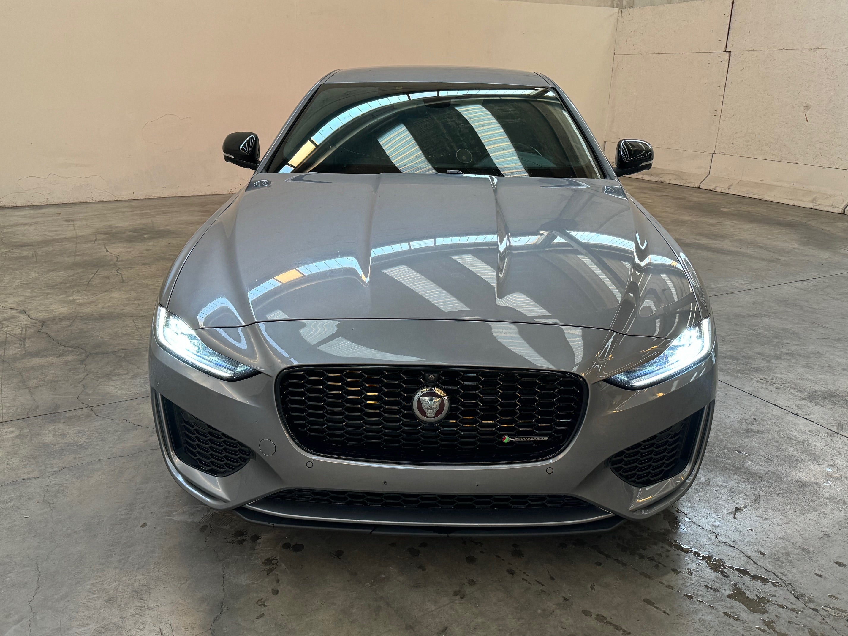 2023 Jaguar XE D200 Aut. R-Dynamic Black