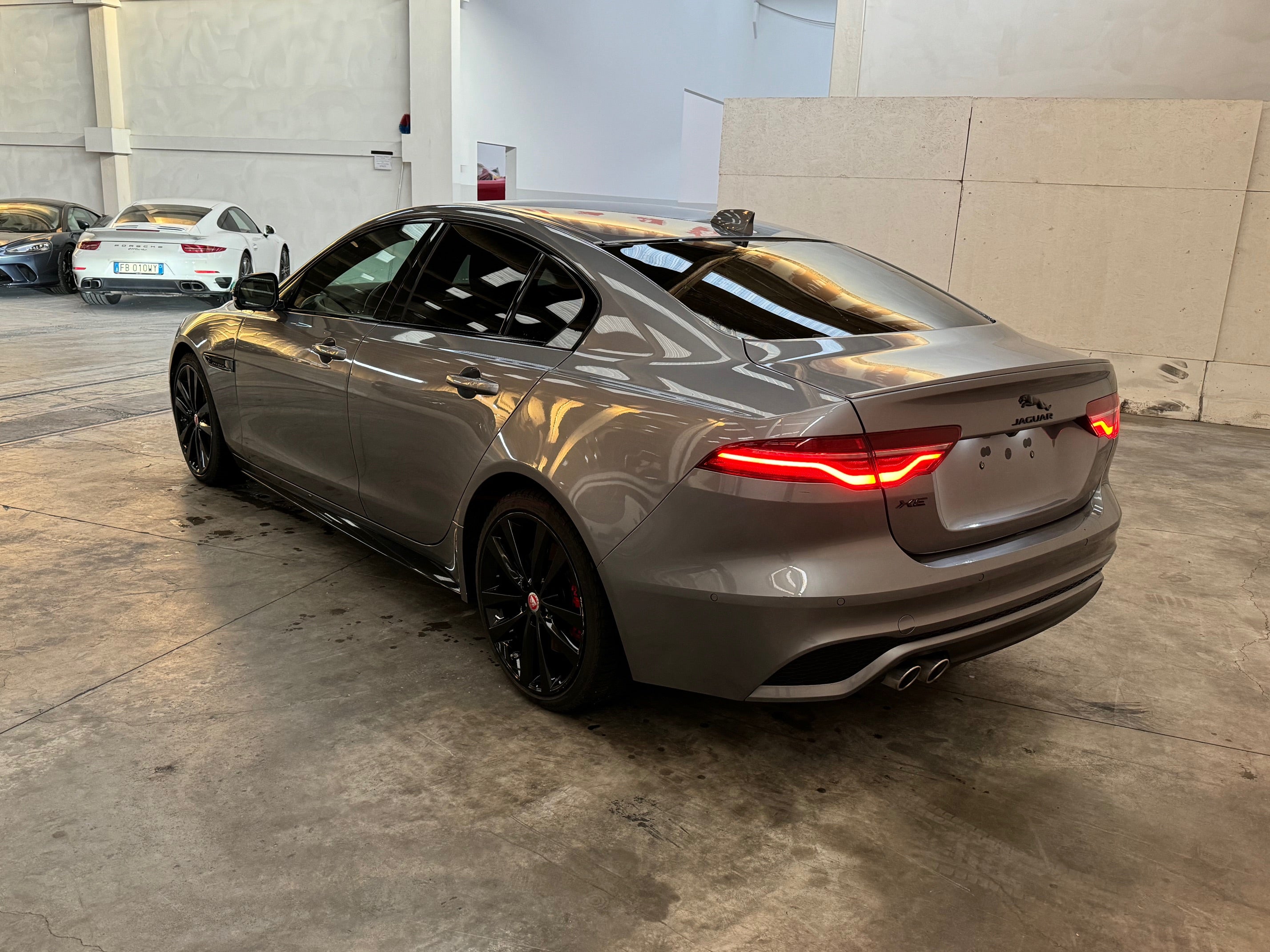 2023 Jaguar XE D200 Aut. R-Dynamic Black