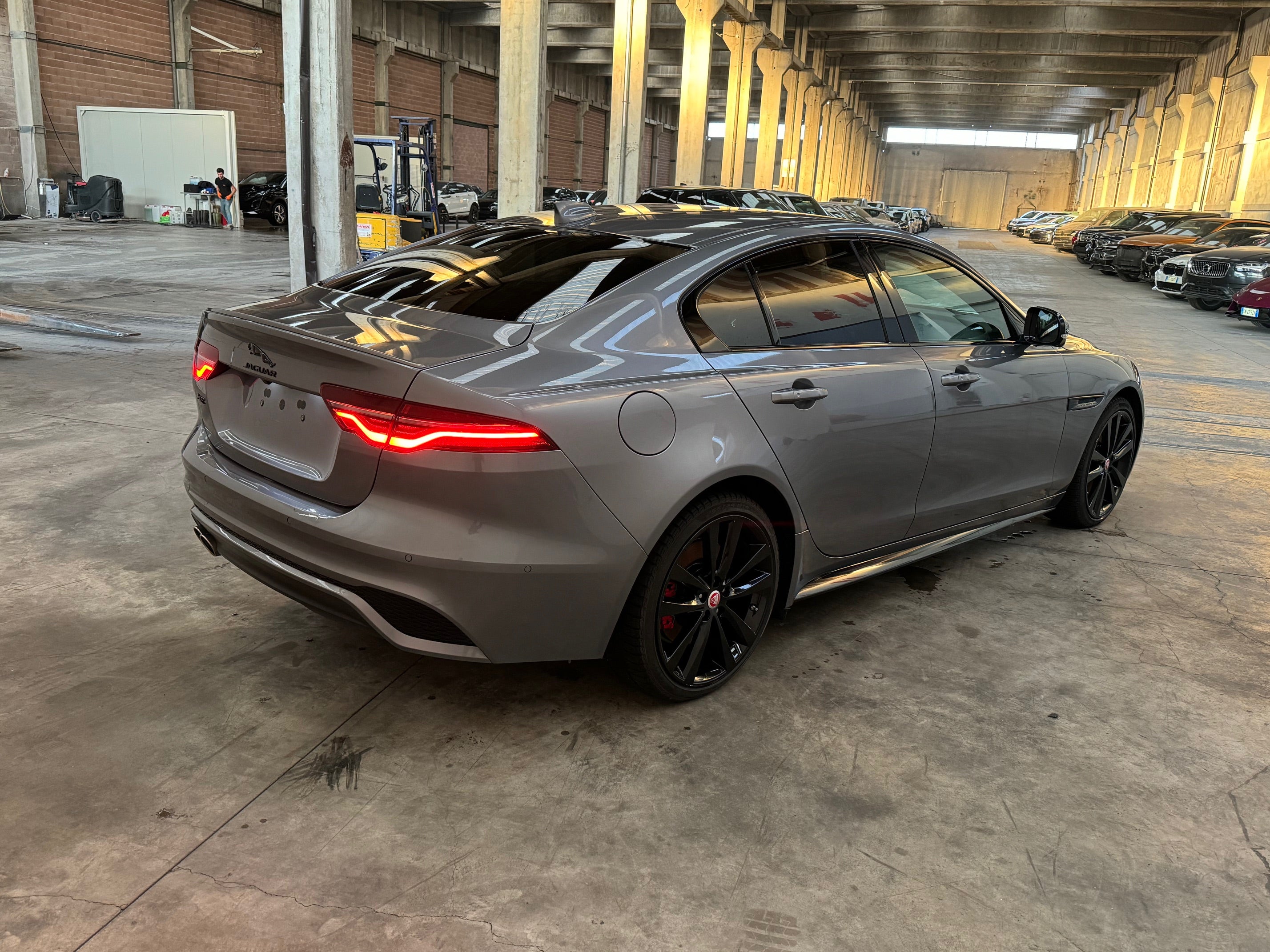 2023 Jaguar XE D200 Aut. R-Dynamic Black