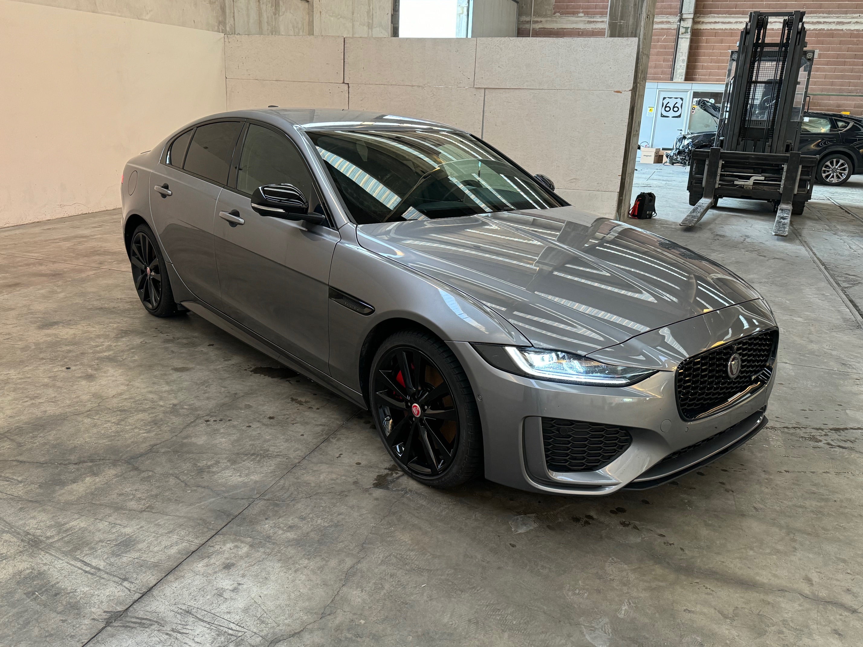 2023 Jaguar XE D200 Aut. R-Dynamic Black