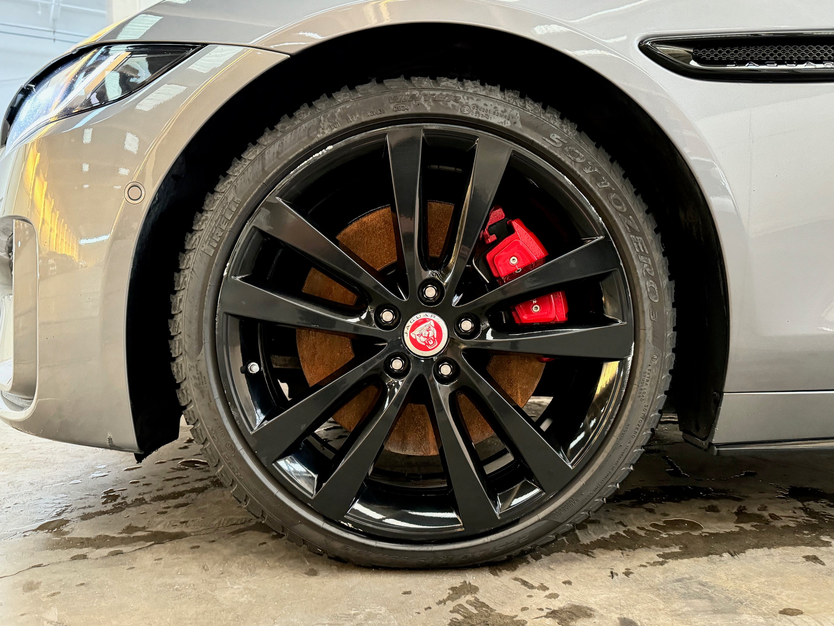 2023 Jaguar XE D200 Aut. R-Dynamic Black