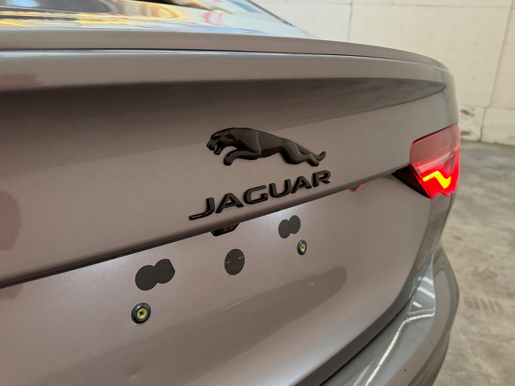 2023 Jaguar XE D200 Aut. R-Dynamic Black