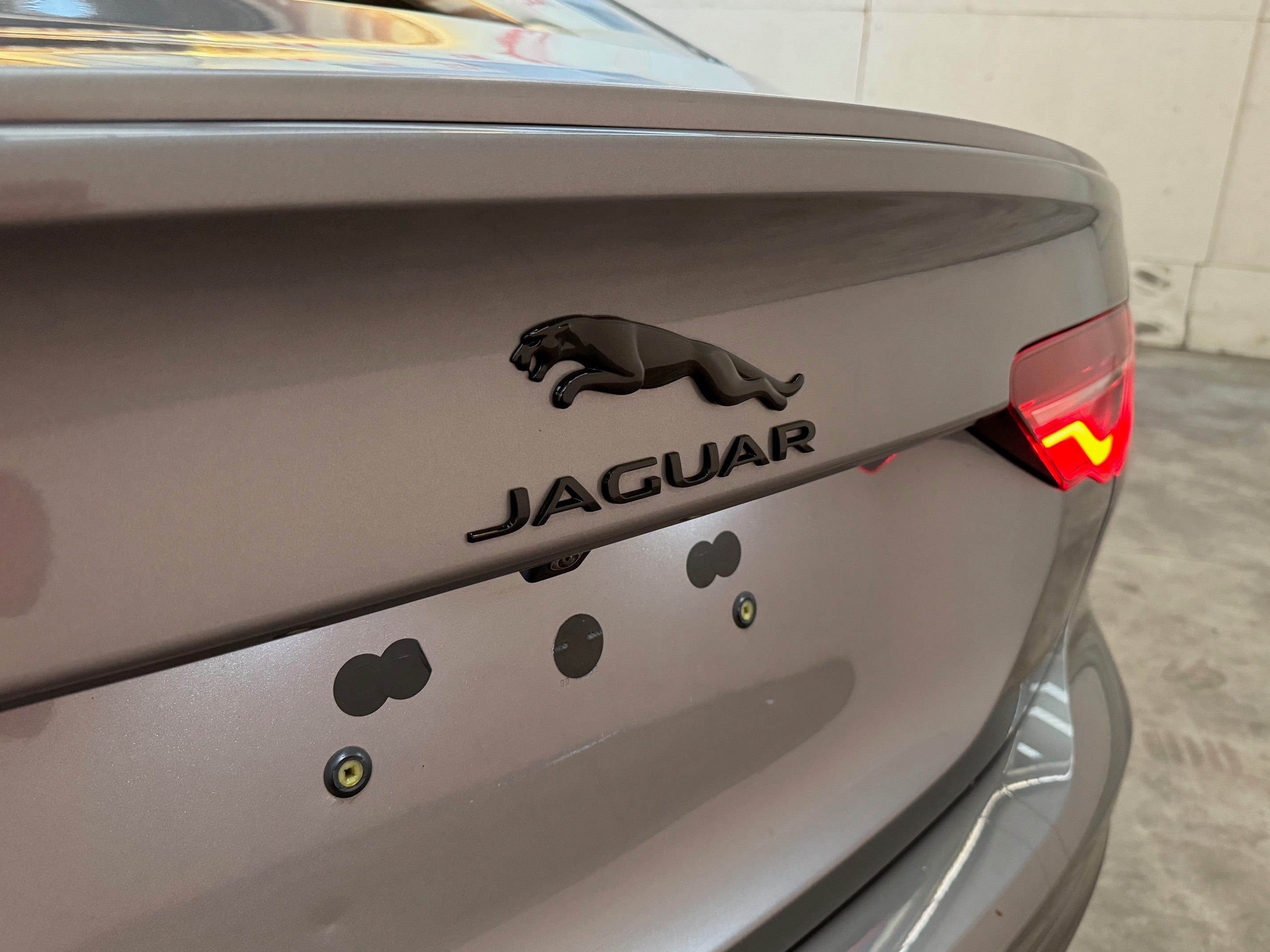 2023 Jaguar XE D200 Aut. R-Dynamic Black