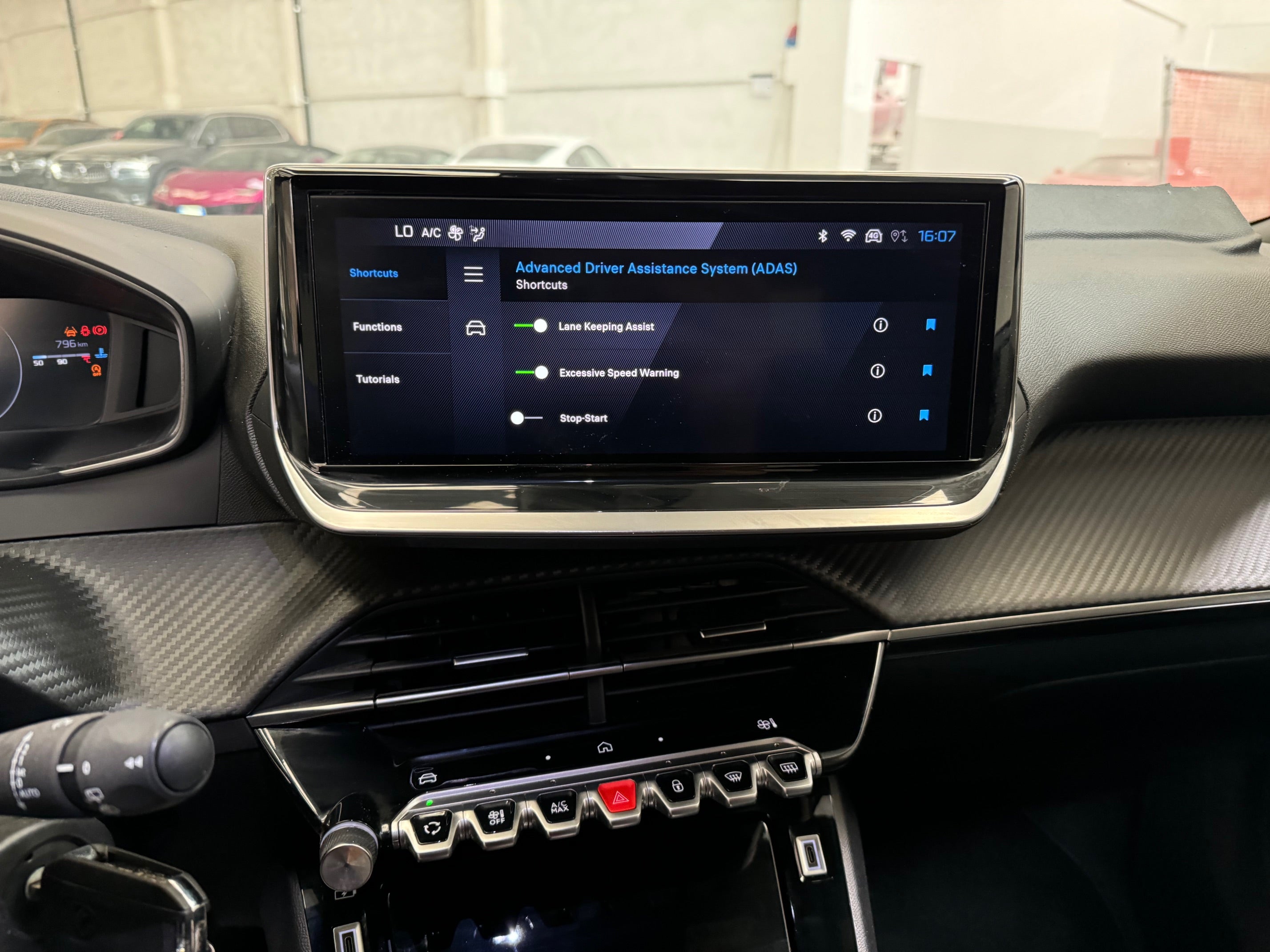 2025 Peugeot 2008 1.2 Puretech S&S EAT8 Allure