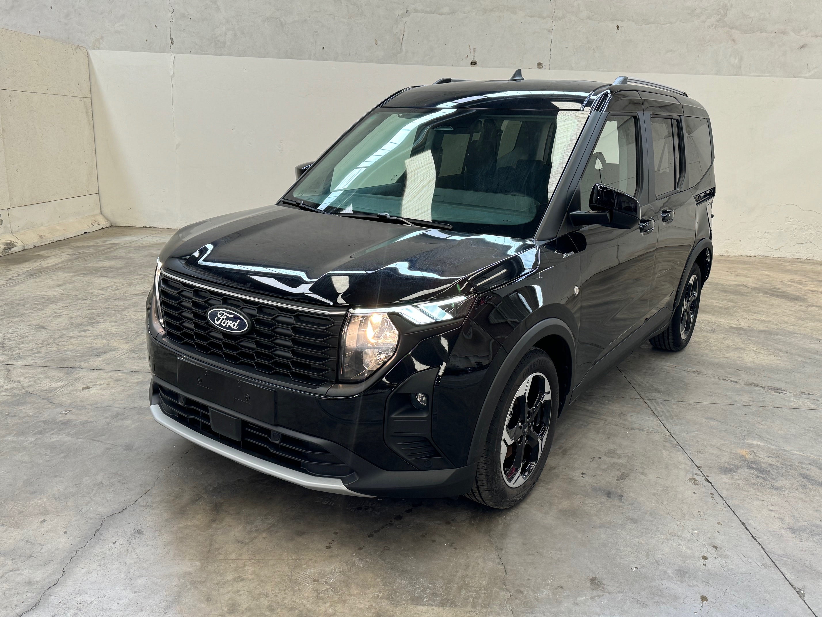2024 Ford Tourneo Courier 1.0 EcoBoost Active Aut.