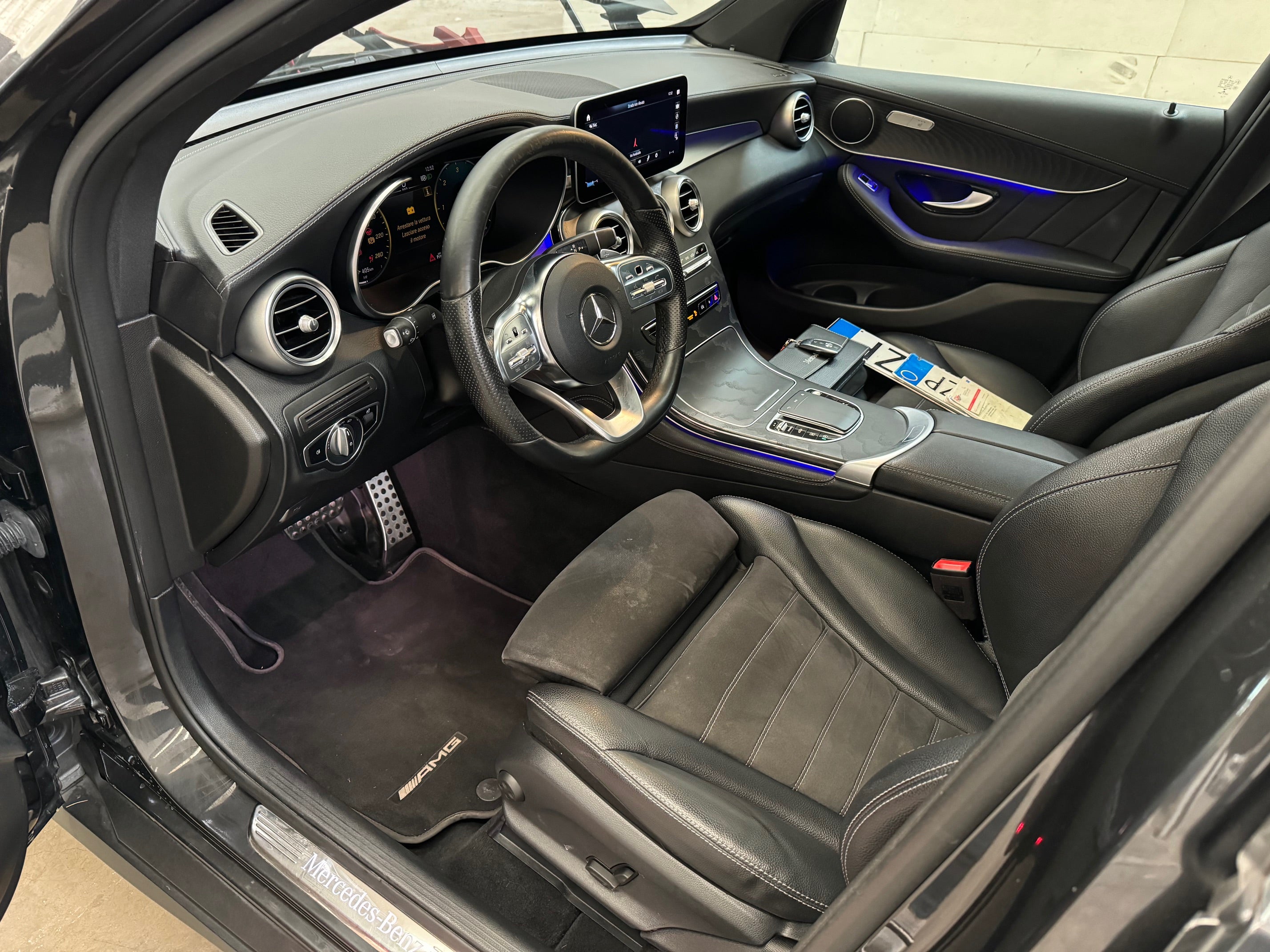 2019 Mercedes-Benz GLC 300 d Coupe 4Matic AMG Line Interieur