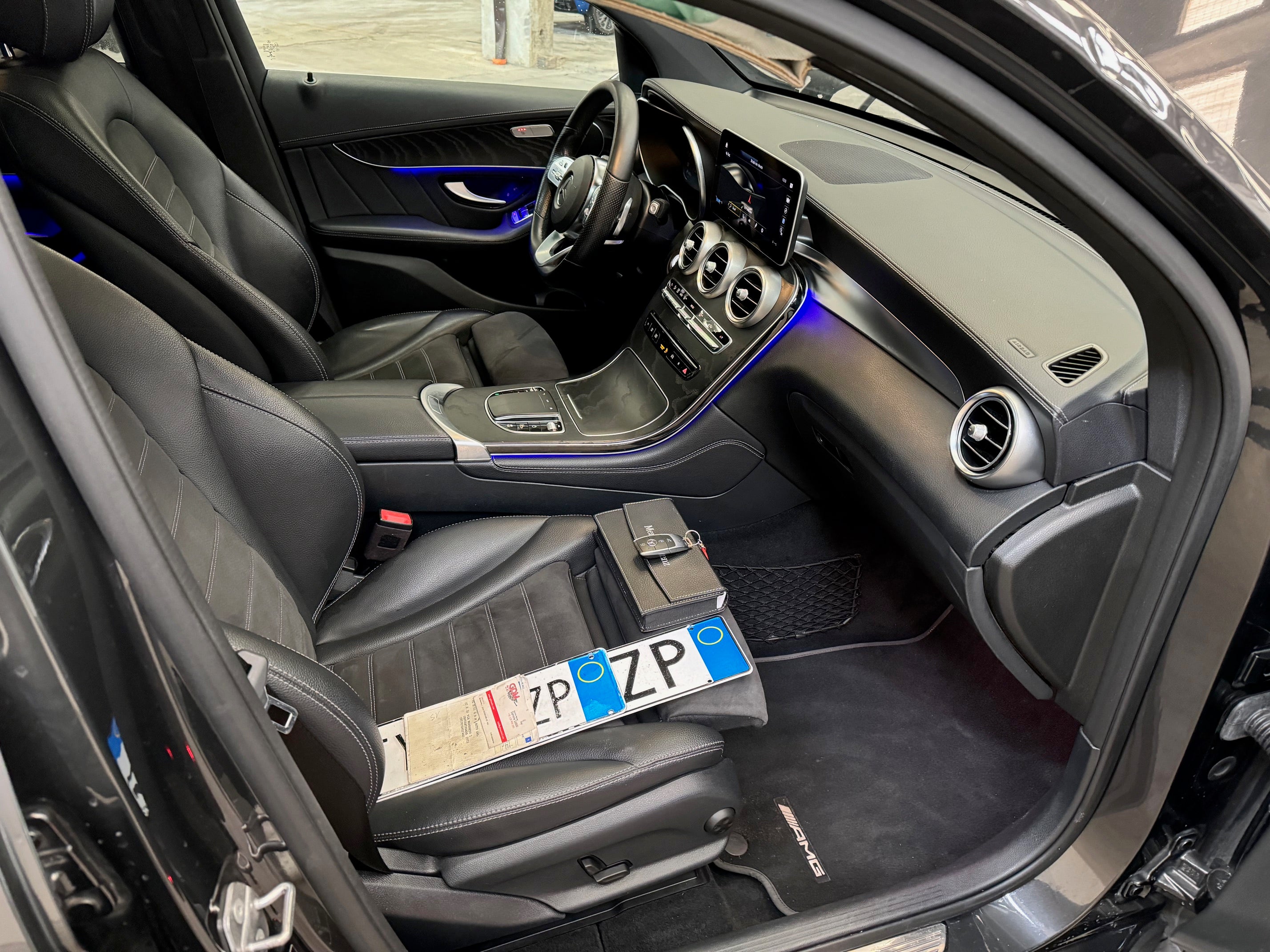 2019 Mercedes-Benz GLC 300 d Coupe 4Matic AMG Line Interieur